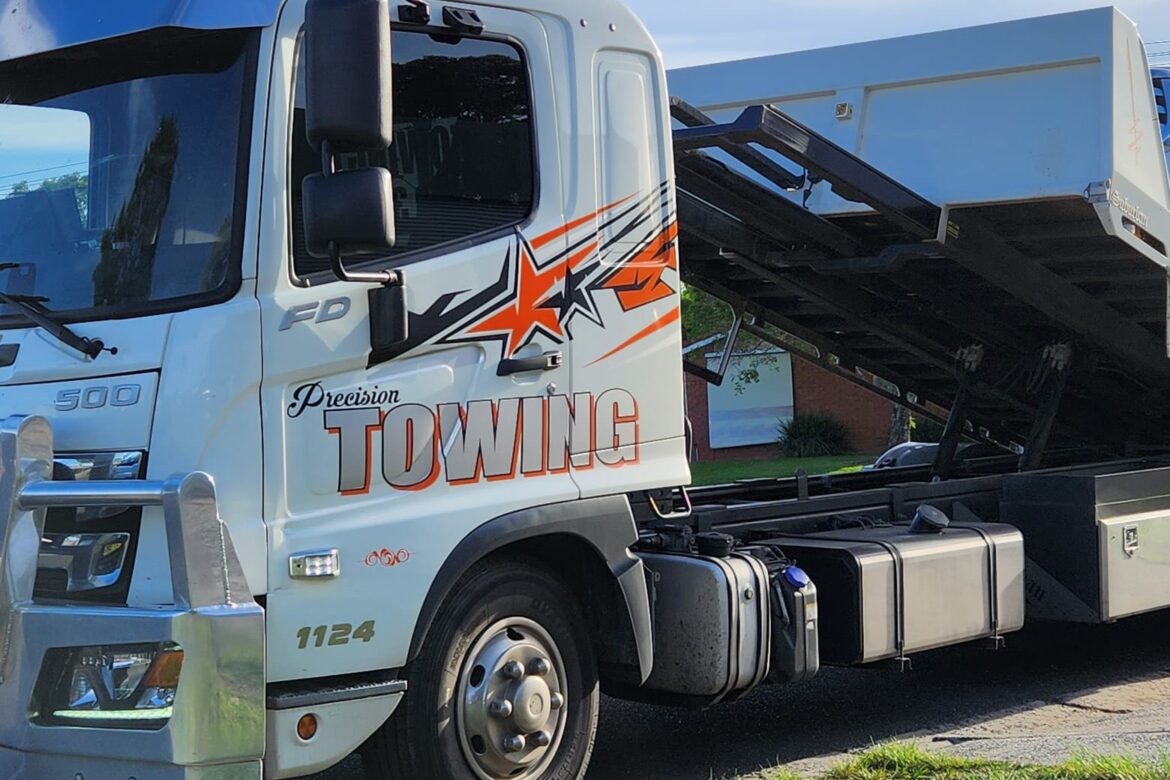 tilt tray tow truck